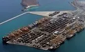 افتتاح خط دریایی مستقیم حمل‌ونقل میان امارات و چین/ یک کشتی غول پیکر حامل بیش از 6000 خودرو تولید شرکت چینی در بندر خور فکان در شارجه امارات پهلو می‌گیرد