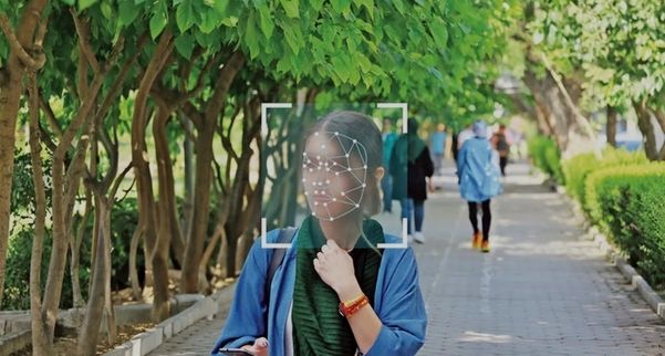 حجاب و پیامک هایی که کسی گردن نمی گیرد