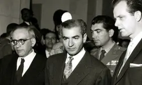 سفر در زمان؛ «محمدرضا پهلوی با تاج و کالسکه» در کاخ گلستان؛ سال 46