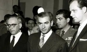 سفر در زمان؛ «محمدرضا پهلوی با تاج و کالسکه» در کاخ گلستان؛ سال 46