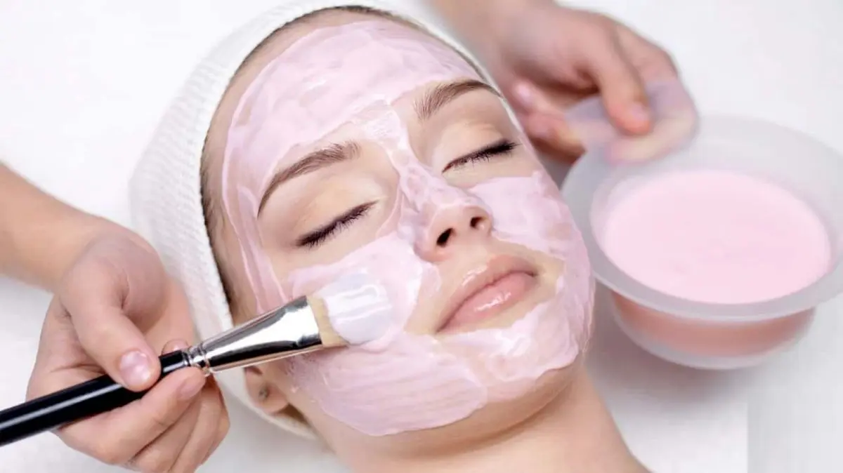 چرا بعد از فیشیال جوش میزنیم؟