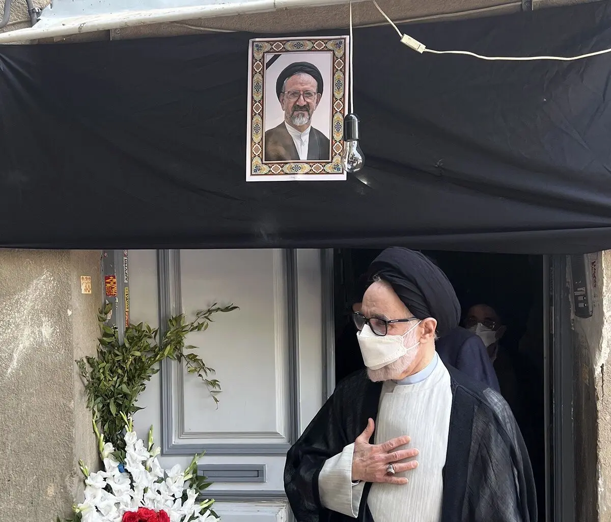 حضور سید محمد خاتمی در منزل مرحوم سید محمود دعایی/ ویدئو
