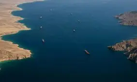 ادعای سنتکام درباره آغاز عملیات مین‌روبی در تنگه هرمز با دو ناوشکن