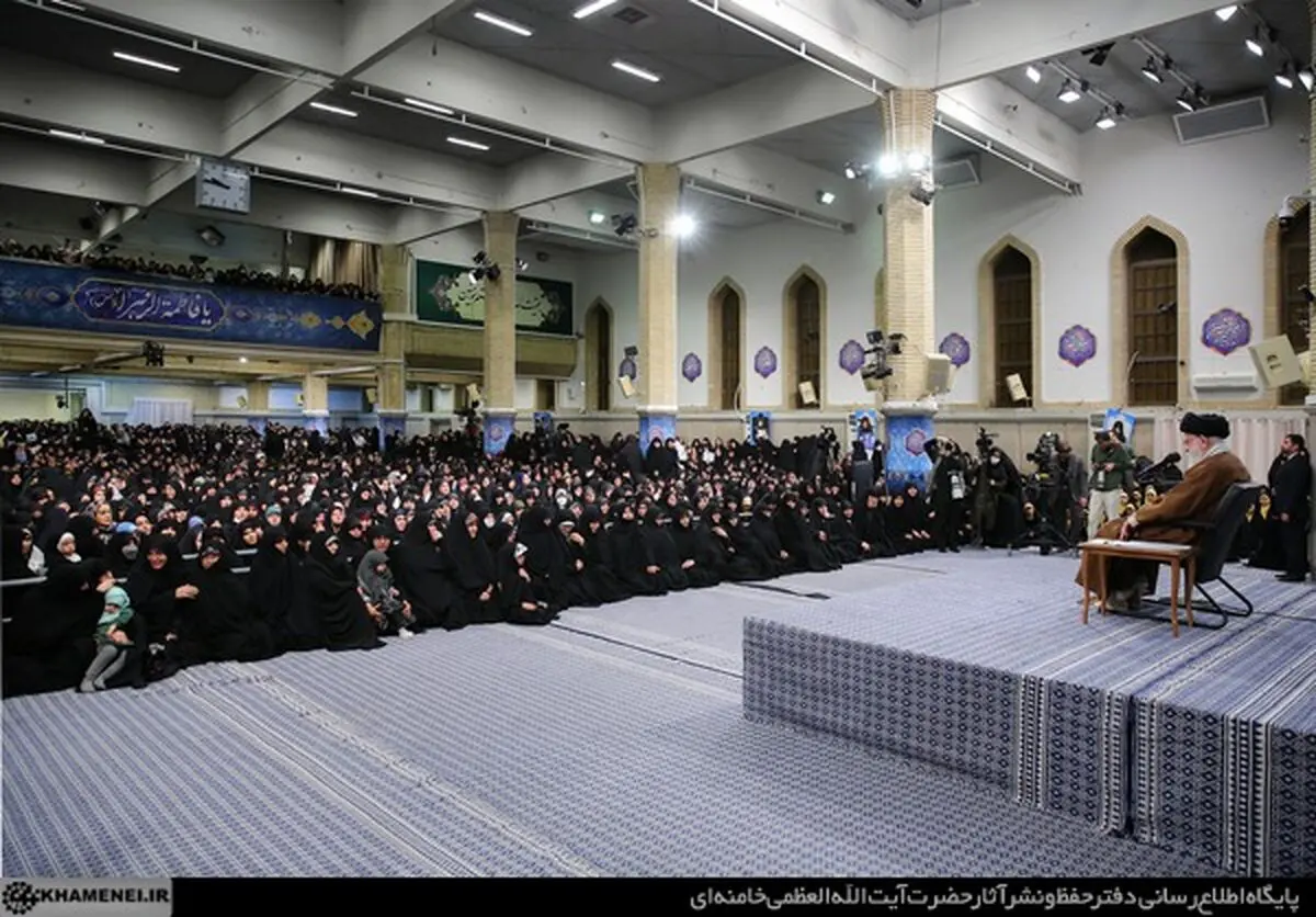 در دیدار امروز بانوان با رهبر انقلاب چه کسانی سخنرانی کردند؟

