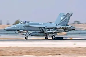 آسیب مرموز به جنگنده F/A-18 نیروی دریایی آمریکا