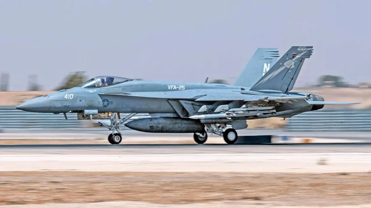 آسیب مرموز به جنگنده F/A-18 نیروی دریایی آمریکا

