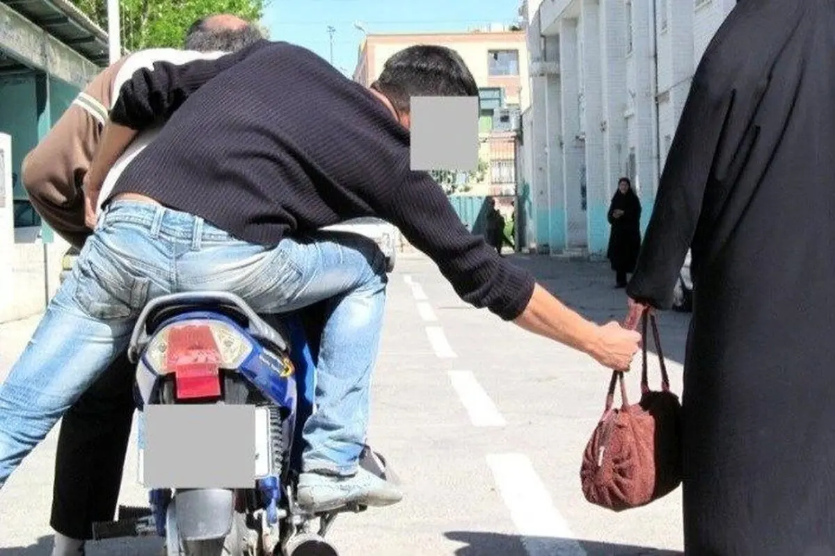 سرقت زنجیر طلا از گردن شهروند تهرانی/ ویدئو