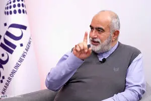 حسام الدین آشنا با رسم شکل توضیح داد؛ مذاکره غیرمستقیم یعنی جنگ
