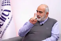 حسام الدین آشنا با رسم شکل توضیح داد؛ مذاکره غیرمستقیم یعنی جنگ