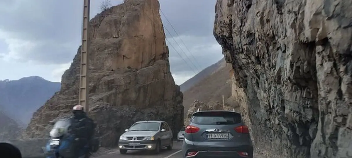  محور کندوان از بالای مرزن آباد مسدود شد

