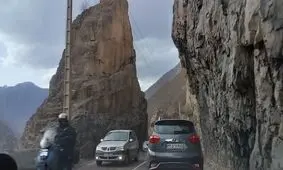  محور کندوان از بالای مرزن آباد مسدود شد

