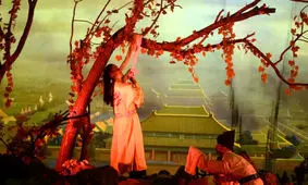 آخرین زنگ کاخ ممنوعه: خودکشی جمعی ۲۰۰ درباری
