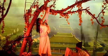 آخرین زنگ کاخ ممنوعه: خودکشی جمعی ۲۰۰ درباری
