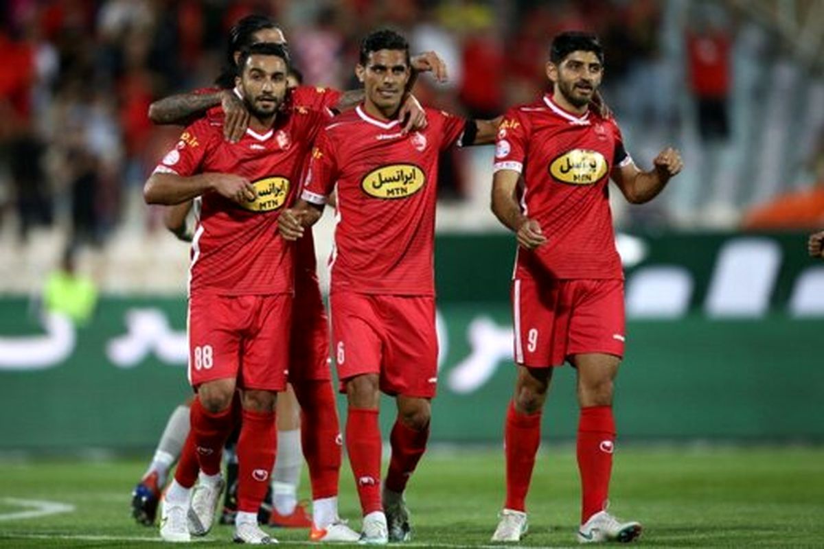 تنها زن تماشاگر بازی پرسپولیس چه کسی بود؟/ عکس