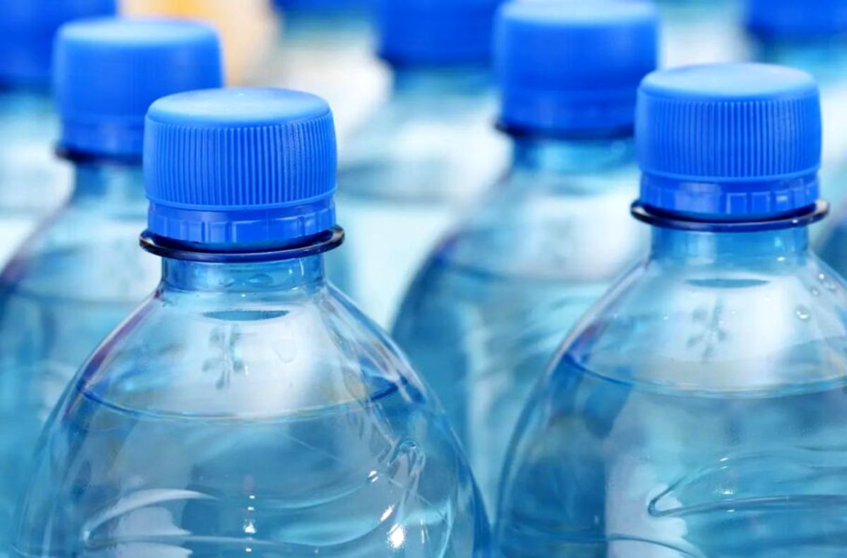 پژوهشی جدید: با نوشیدن آب از بطری پلاستیکی، انبوهی نانوپلاستیک هم می‌نوشید