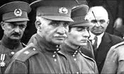 رضاخان در مراسم استقبال از احمد شاه