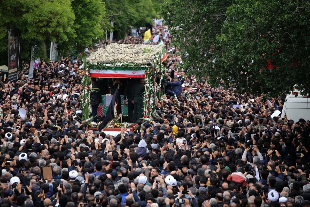 اعتراف جسورانه شبکه ایران اینترنشنال درباره مراسم تشییع رئیس جمهور/ جمعیت زیادی آمده بود/ ویدئو

