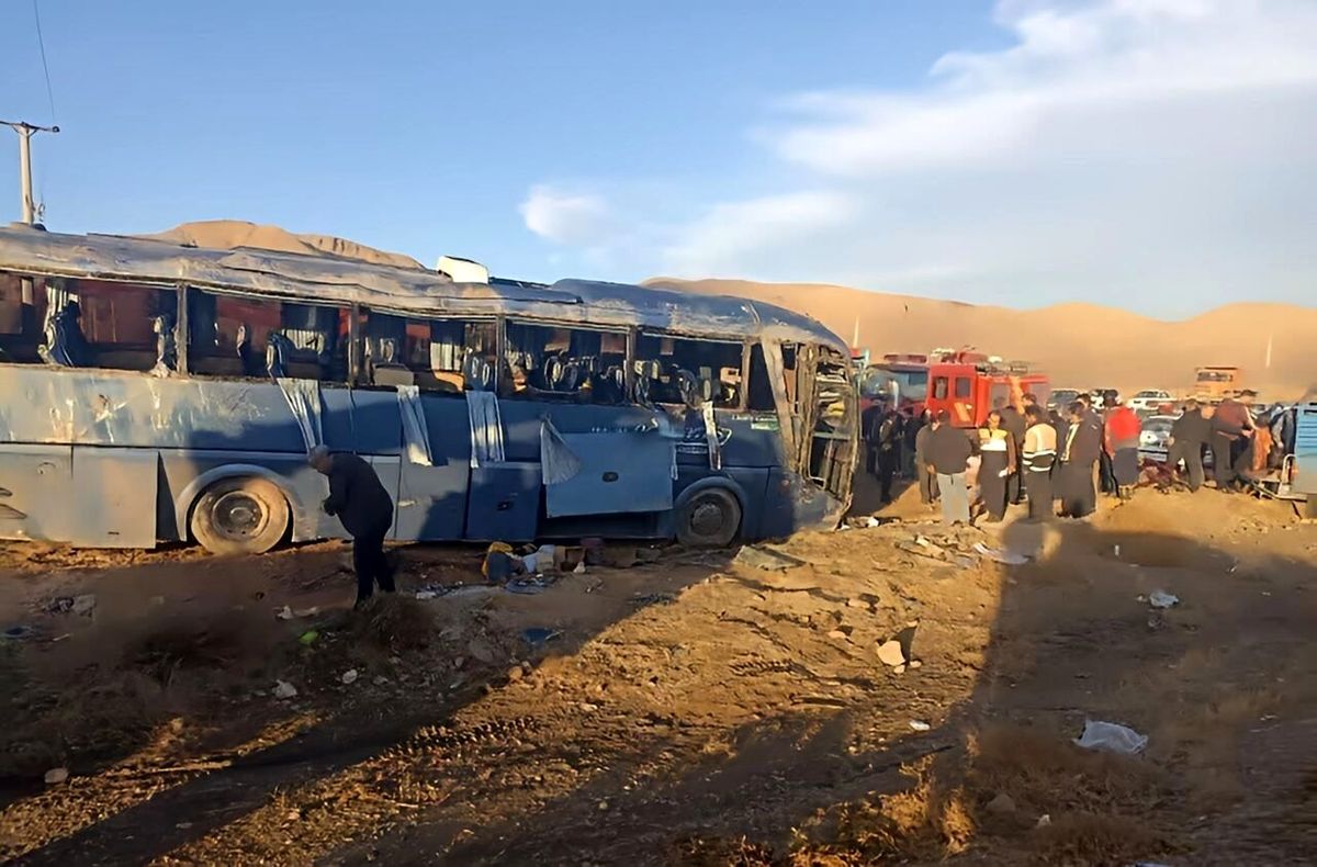 درگیری لفظی با موضوع سانحه تصادف اتوبوس دانشآموزان کرمانی/ ویدئو
