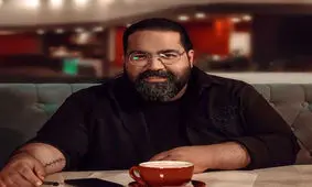 شوخی کادر پرواز با رضا صادقی در داخل هواپیما/ ویدئو

