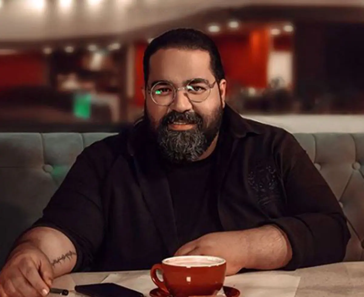شوخی کادر پرواز با رضا صادقی در داخل هواپیما/ ویدئو

