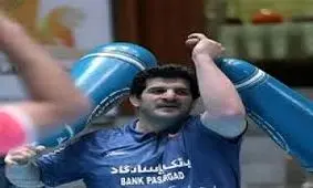 استقبال ویژه از رسول خادم در زورخانه مشهد/ ویدئو