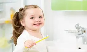 اولین ویزیت دندانپزشکی کودک باید تا یک سالگی انجام شود
