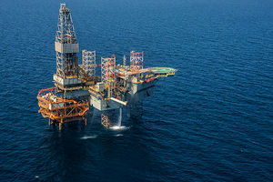 نفت داریم، دکل نداریم؛ فقر ملی با وعده جبران نمی‌شود/ ایران با در اختیار داشتن ۱۳۳ دکل، تنها حدود ۶۰ تا ۷۰ دکل فعال دارد/ کمبود دکل، فرار سرمایه‌گذاران و مسئولانی که همچنان در پناه واژه‌ تکراری «تحریم» پنهان شده اند