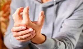 مبتلایان به لرزش غیرارادی دست ها چه کنند؟