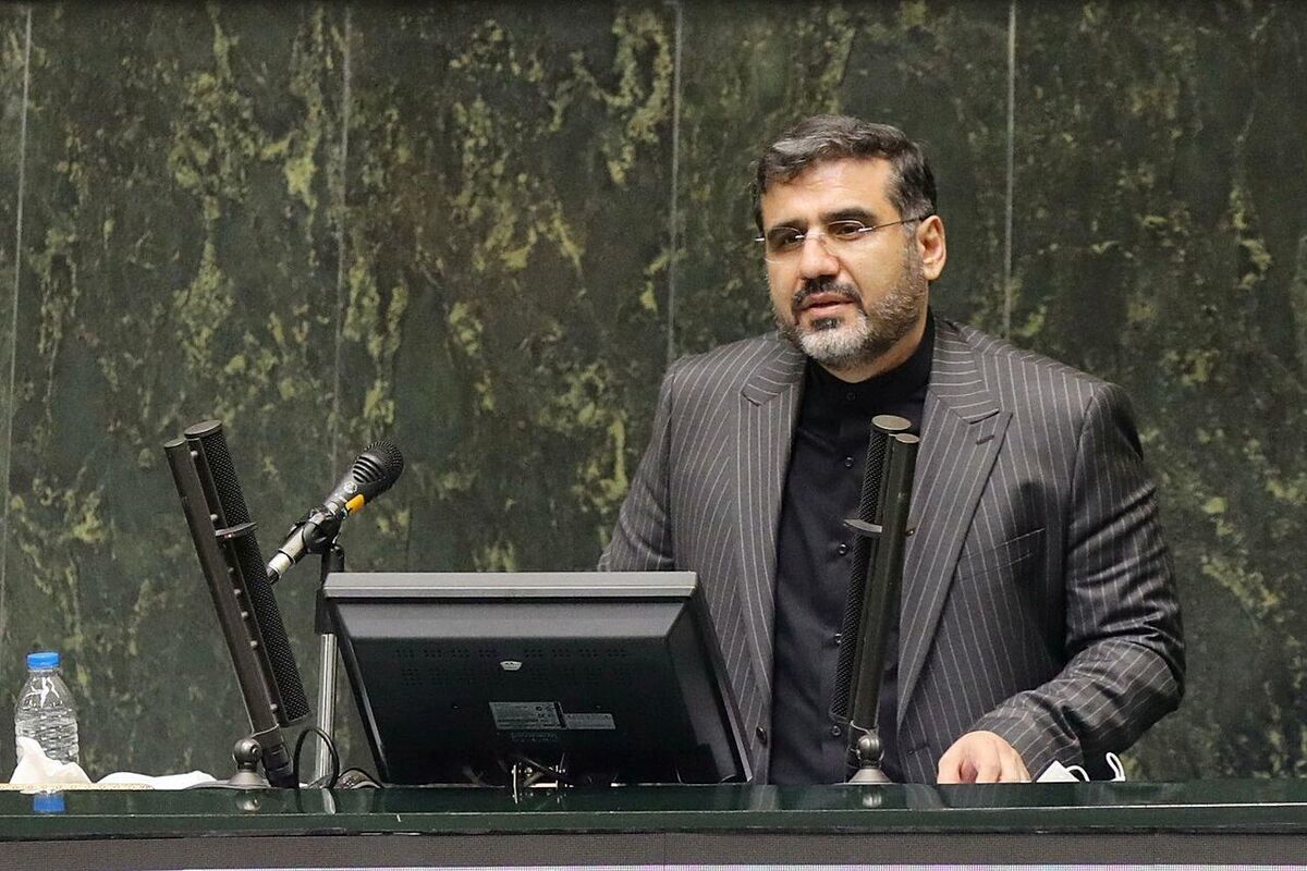 وزیر فرهنگ و ارشاد: استخدام برادرزادهام تنزل شغلی بود/ ویدئو