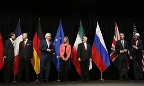 ظریف: ما خودمان انتخاب کرده‌ایم که جنگاوران را قهرمان و صلح‌آوران را خائن بدانیم/ تا زمانی که این انتخاب تغییر نکند، اتفاق مهمی رخ نخواهد داد و بن‌بست دیپلماسی ادامه پیدا می‌کند/ معمولاً نتیجه صلح را می‌بینیم، اما هزینه‌های سنگین جنگ را نادیده می‌گیریم