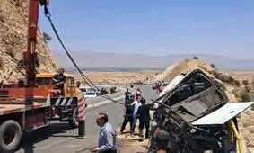 علت واژگونی اتوبوس در محور فیروزآباد- کوار مشخص شد