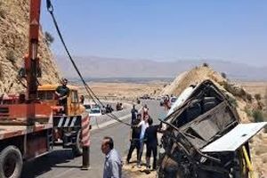 علت واژگونی اتوبوس در محور فیروزآباد- کوار مشخص شد