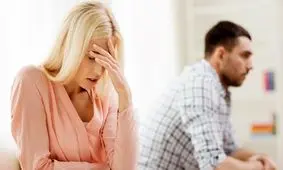 چرا پسران با دختران جذاب‌تر از خود، بدرفتاری می‌کنند؟
