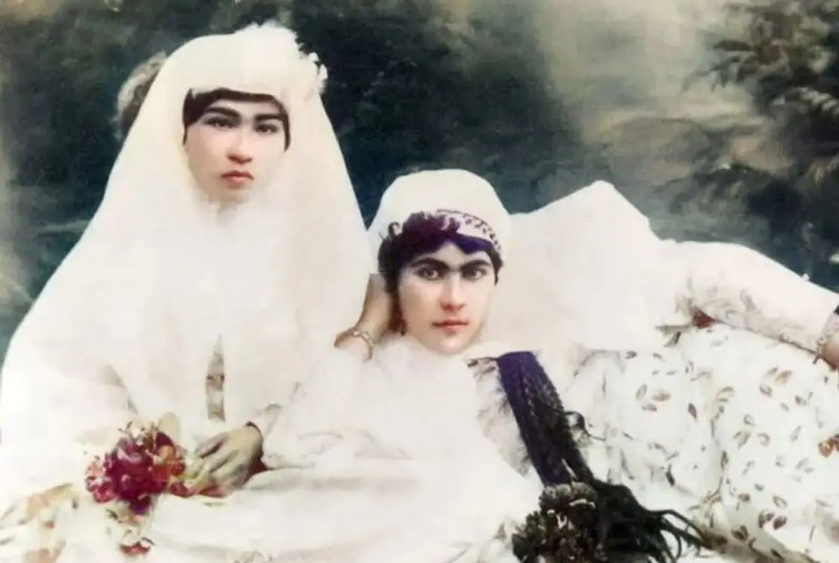 سفر به ایران قدیم؛ «عروس چهارده ساله» با دستۀ گل در آتلیه؛ 120 سال قبل