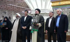 عکسی از ۲ هدیه ویژه به سیدحسن خمینی از سوی وزیر پزشکیان