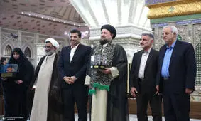 عکسی از ۲ هدیه ویژه به سیدحسن خمینی از سوی وزیر پزشکیان