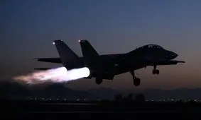 گشت زنی جنگنده های ارتش همزمان با حضور رهبر انقلاب در حسینیه امام خمینی/ ویدئو