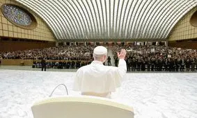 پاپ لئو چهاردهم خطاب به دانشجویان: به‌جای آنکه به تلفن‌های همراه خود خیره شوید، به آسمان بنگرید/ نگذارید فناوری شما را به خدمت بگیرد