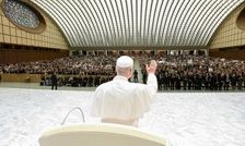 پاپ لئو چهاردهم خطاب به دانشجویان: به‌جای آنکه به تلفن‌های همراه خود خیره شوید، به آسمان بنگرید/ نگذارید فناوری شما را به خدمت بگیرد