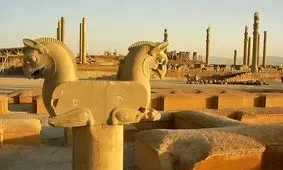 سفر در زمان؛ دو تصویر قدیمی از «تخت جمشید»؛ سال 1284 شمسی 