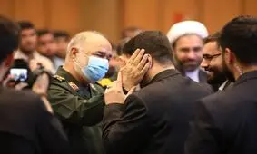 قدردانی فرمانده کل سپاه از «محمد جنامی» مداح خوزستانی معروف اربعین امسال


