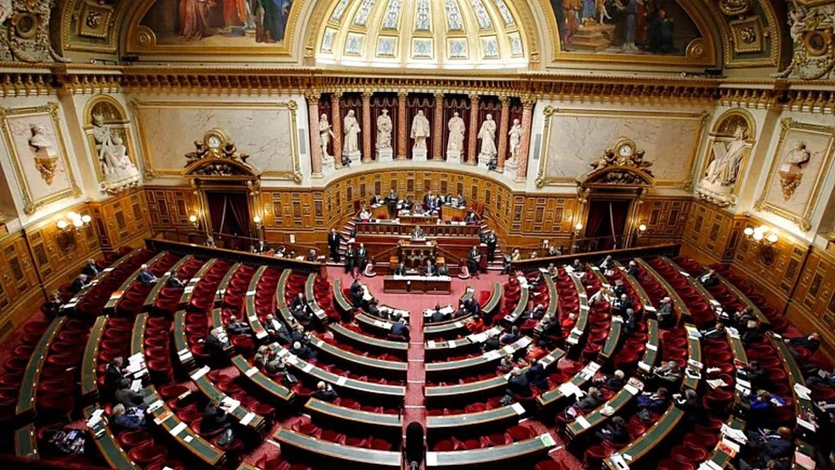 بازداشت سناتور فرانسوی به ظن تلاش برای تعرض جنسی به همکارش از طریق خوراندن مواد مخدر