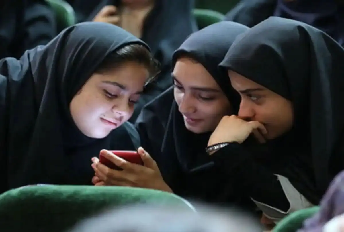 آوردن موبایل به مدارس آزاد شد؟