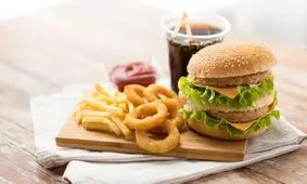 خوردن غذاهای فوق فرآوری شده با خطر مرگ زودهنگام مرتبط است

