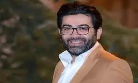 سفر در زمان؛ گریم ویژۀ «فرزاد حسنی» در نقش «دراکولا»