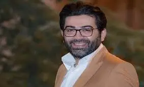 سفر در زمان؛ گریم ویژۀ «فرزاد حسنی» در نقش «دراکولا»