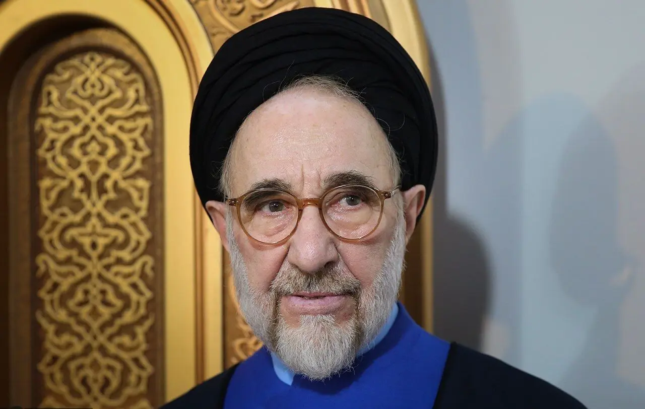 سید محمد خاتمی: کاری نکنیم که اسلام و ایران زیان ببینند/ بله اسلام سیاسی است ولی نباید هر سیاست و روشی را به نام اسلام اعمال می شود به حساب اسلام گذاشت/ ایرانی از هر کیش و آئین و سلیقه به عنوان شهروند صاحب حق و حرمت باشد
