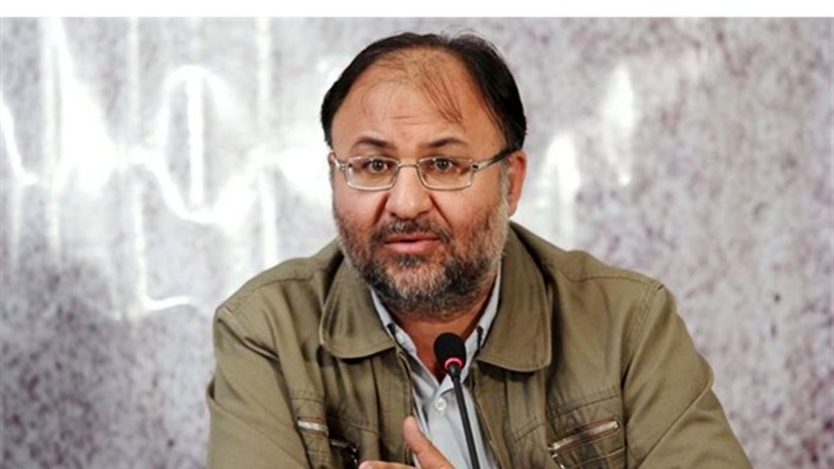 فعال سیاسی اصولگرا: برخی نماینده های مجلس هیچ فرقی با چوب خشک ندارند