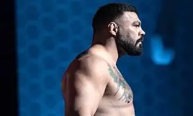 علی‌ اکبری: کاری با سیاست ندارم؛ عاشق ایران و اهل بیت هستم/ ماموریت نیمه کاره دارم

