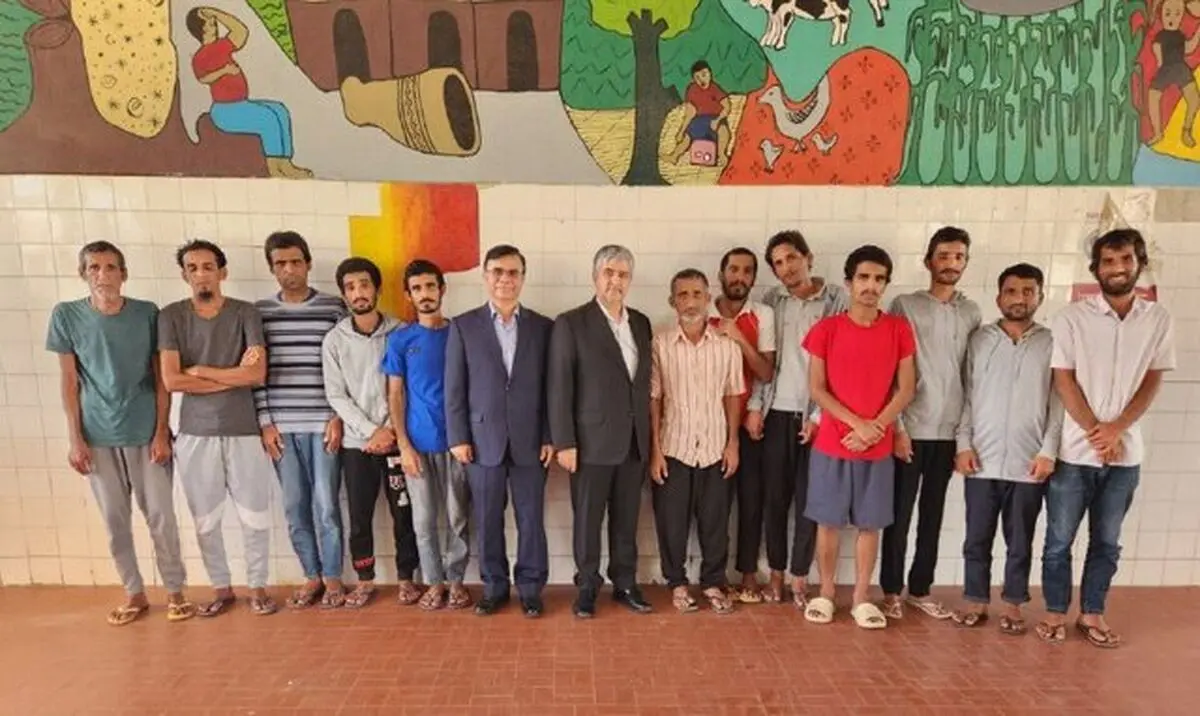 دیدار سفیر ایران با صیادان ایرانی بازداشتی در موزامبیک

